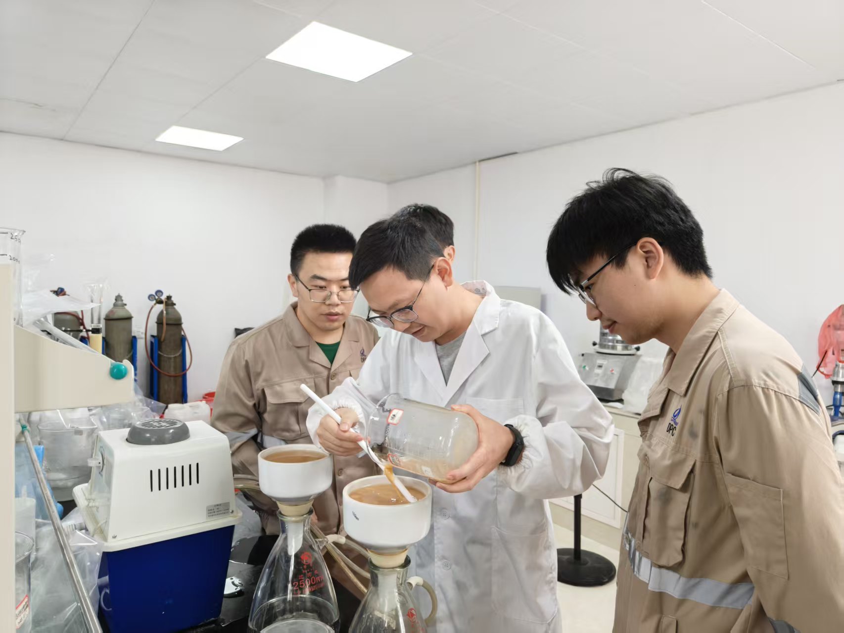 扎根鋰業(yè)，攻堅(jiān)路上讓&ldquo;鋰&rdquo;想花開｜中礦鋰業(yè)研發(fā)部90后工程師徐苗